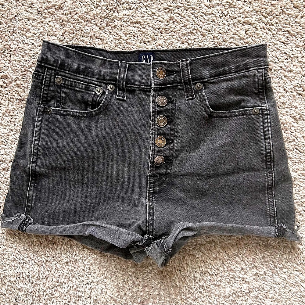 GAP High Rise 3.5” Jean Short in Washed Black Women’s size 25